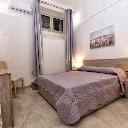 Garden House: Apartments And Rooms For Holidays 팔레르모 외부 사진