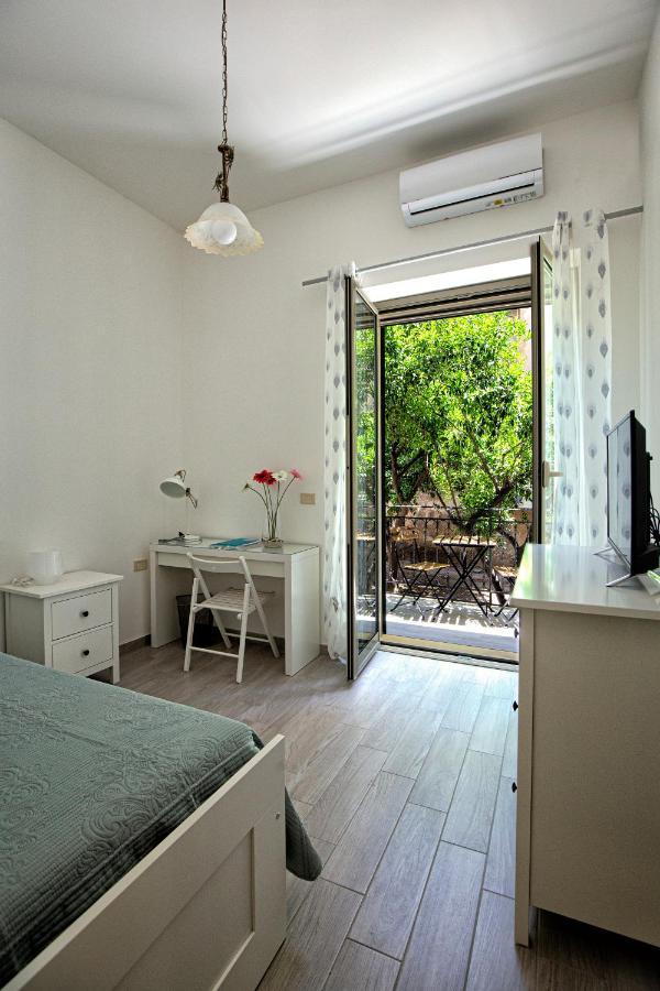 Garden House: Apartments And Rooms For Holidays 팔레르모 외부 사진