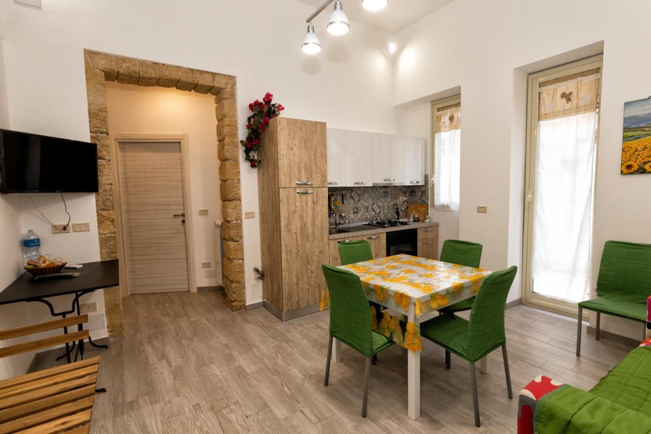 Garden House: Apartments And Rooms For Holidays 팔레르모 외부 사진